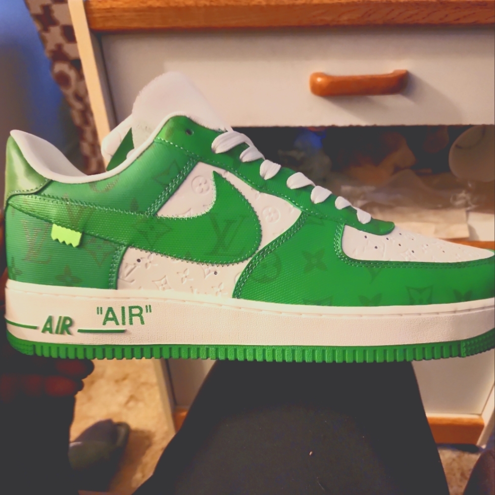 LV OFF WHITE AIR FORCE 1s